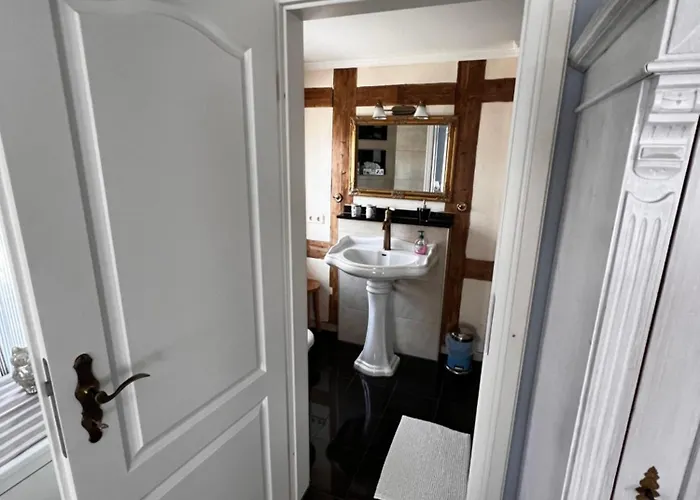 شقة Schwarzer Kater