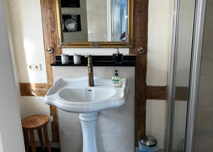 شقة Schwarzer Kater *